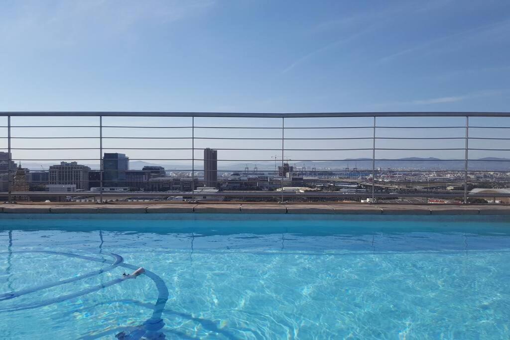 Four Seasons 818- Spacious Cbd Studio - Onsite Parking, Gym & Rooftop Pool Διαμέρισμα Κέιπ Τάουν Εξωτερικό φωτογραφία