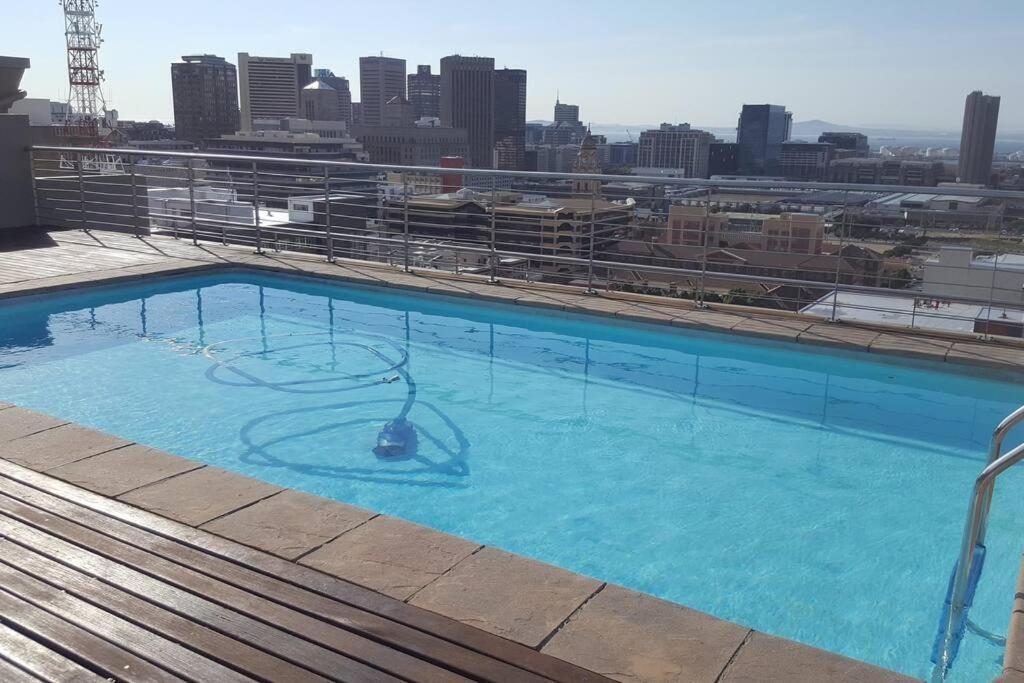 Four Seasons 818- Spacious Cbd Studio - Onsite Parking, Gym & Rooftop Pool Διαμέρισμα Κέιπ Τάουν Εξωτερικό φωτογραφία