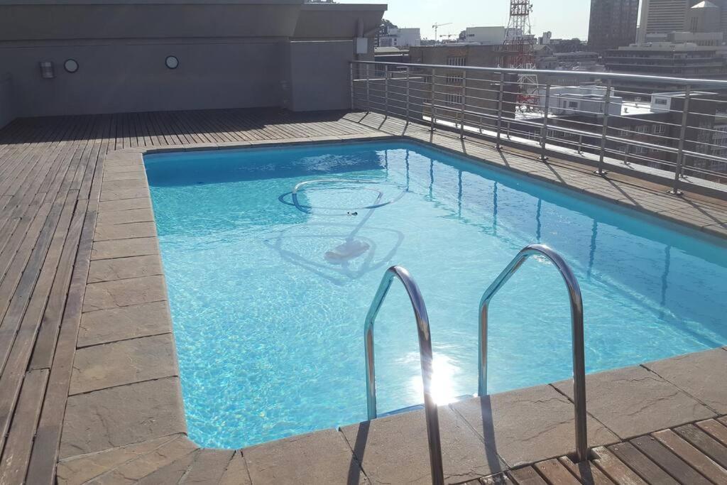Four Seasons 818- Spacious Cbd Studio - Onsite Parking, Gym & Rooftop Pool Διαμέρισμα Κέιπ Τάουν Εξωτερικό φωτογραφία