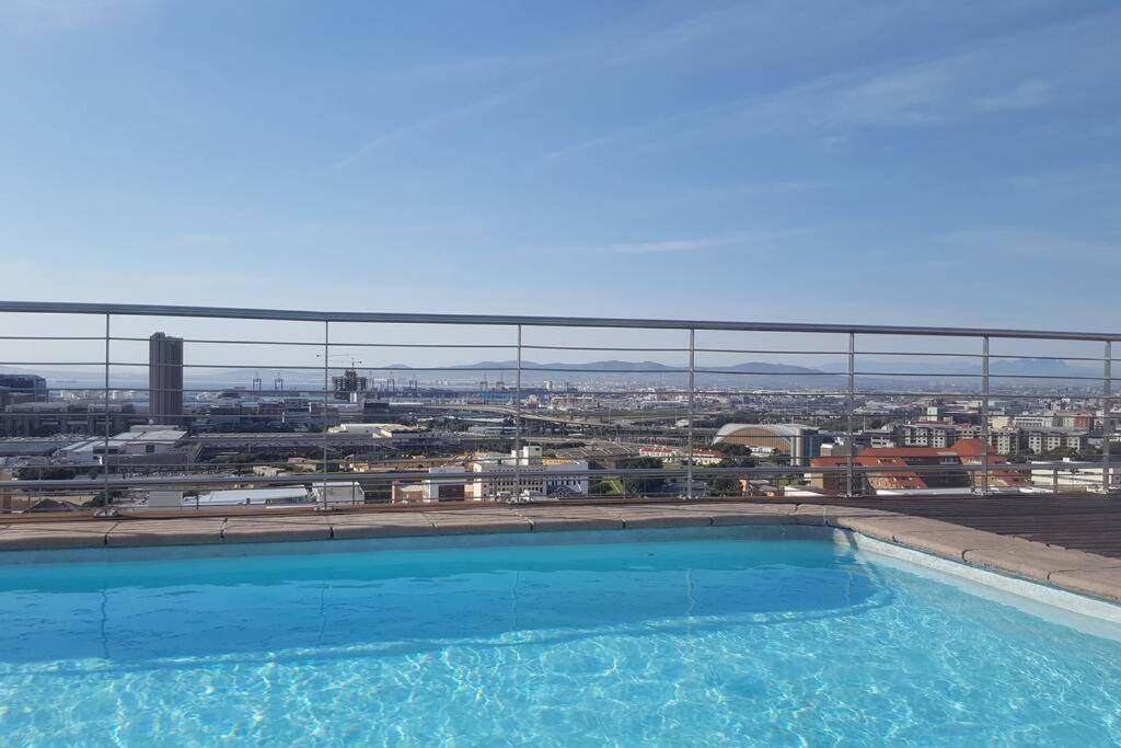 Four Seasons 818- Spacious Cbd Studio - Onsite Parking, Gym & Rooftop Pool Διαμέρισμα Κέιπ Τάουν Εξωτερικό φωτογραφία