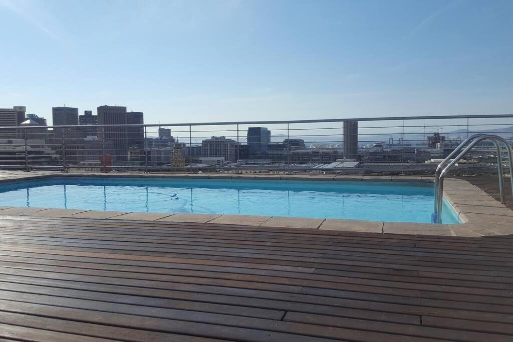 Four Seasons 818- Spacious Cbd Studio - Onsite Parking, Gym & Rooftop Pool Διαμέρισμα Κέιπ Τάουν Εξωτερικό φωτογραφία