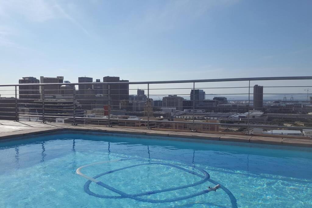Four Seasons 818- Spacious Cbd Studio - Onsite Parking, Gym & Rooftop Pool Διαμέρισμα Κέιπ Τάουν Εξωτερικό φωτογραφία