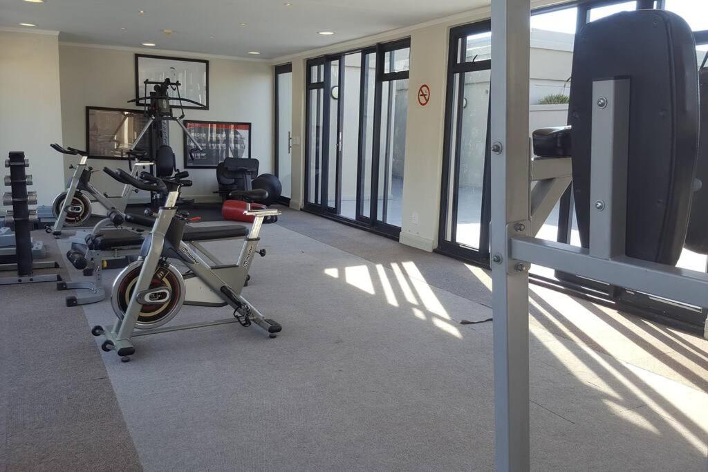 Four Seasons 818- Spacious Cbd Studio - Onsite Parking, Gym & Rooftop Pool Διαμέρισμα Κέιπ Τάουν Εξωτερικό φωτογραφία
