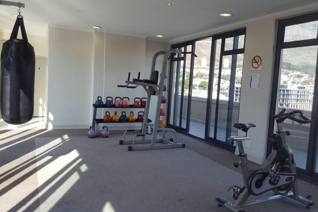 Four Seasons 818- Spacious Cbd Studio - Onsite Parking, Gym & Rooftop Pool Διαμέρισμα Κέιπ Τάουν Εξωτερικό φωτογραφία