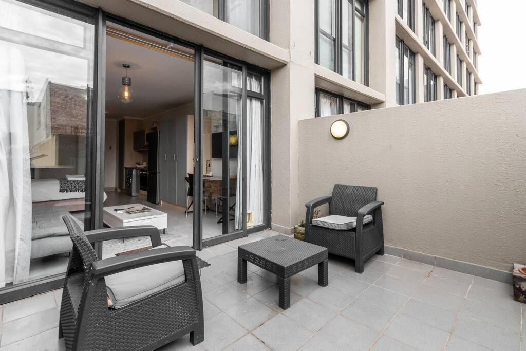 Four Seasons 818- Spacious Cbd Studio - Onsite Parking, Gym & Rooftop Pool Διαμέρισμα Κέιπ Τάουν Εξωτερικό φωτογραφία