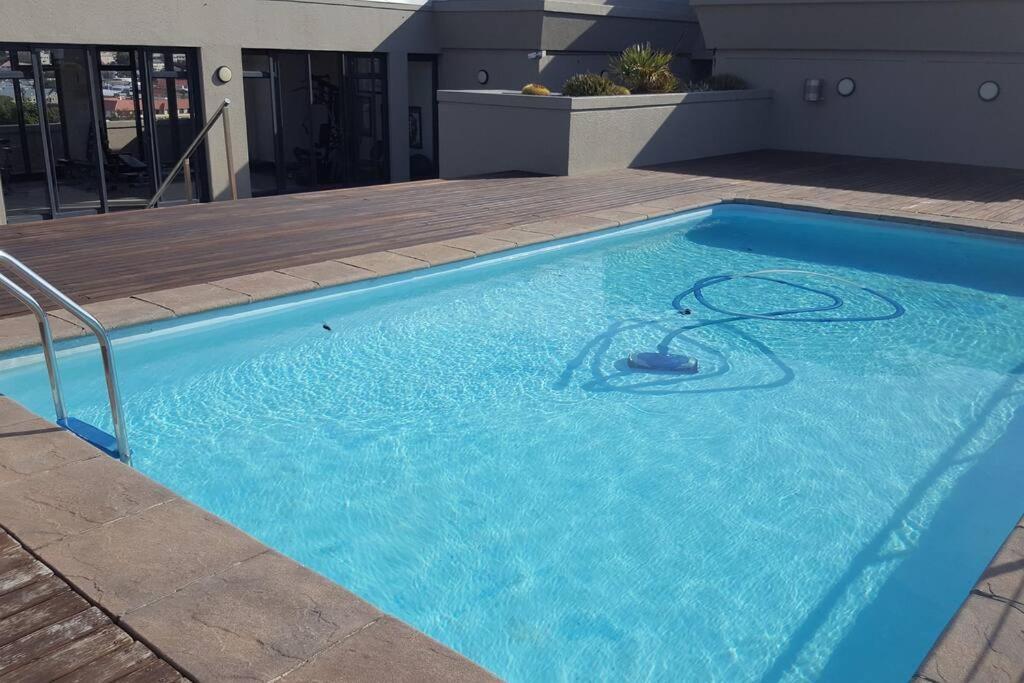 Four Seasons 818- Spacious Cbd Studio - Onsite Parking, Gym & Rooftop Pool Διαμέρισμα Κέιπ Τάουν Εξωτερικό φωτογραφία